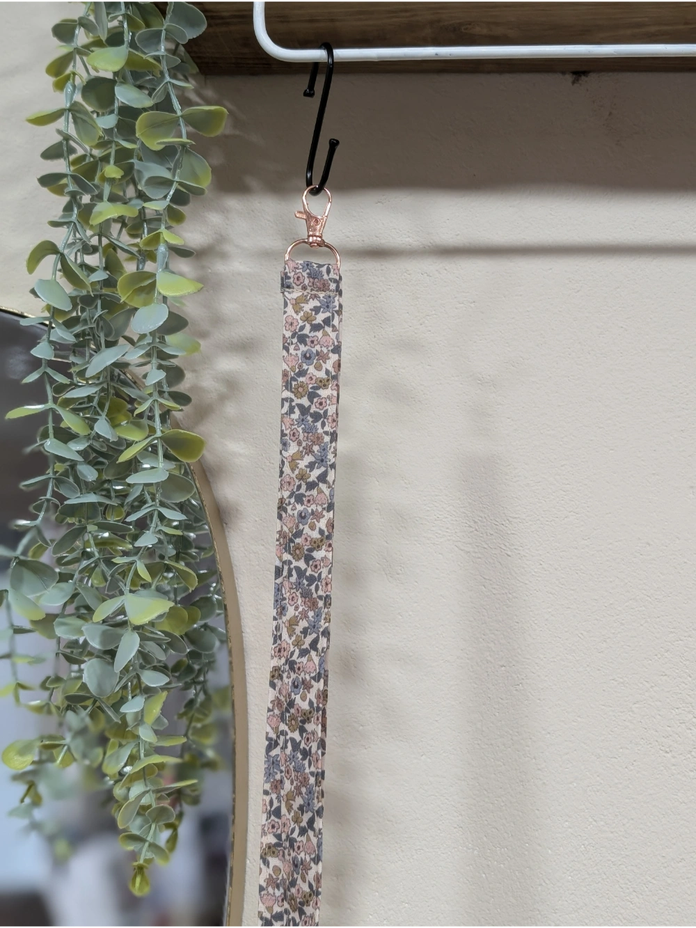 Giltzetako beix loreduna