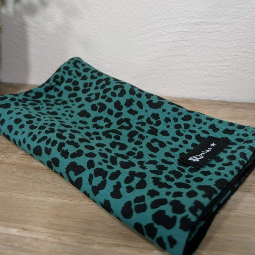Haurren lepokoa leopardo esmeralda