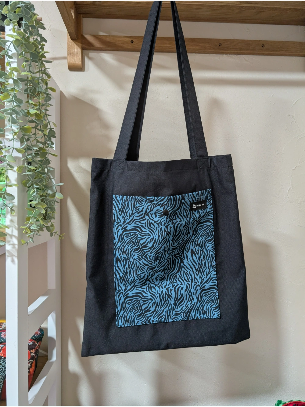 Tote zebra urdina