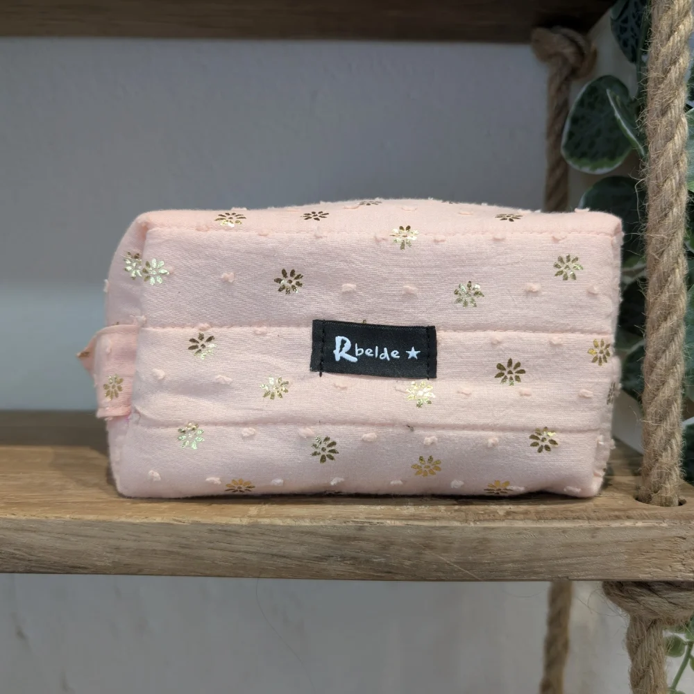 Nezeser Arrano arroxa urrezko loreak