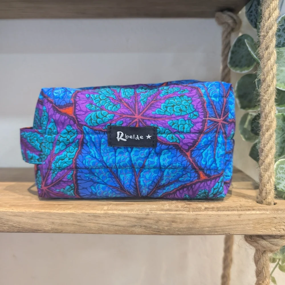 Nezeser Arrano hosto berde urdina