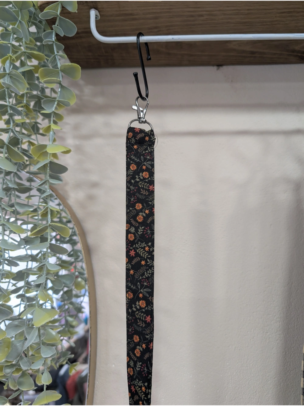 Giltzetako beltza loreduna