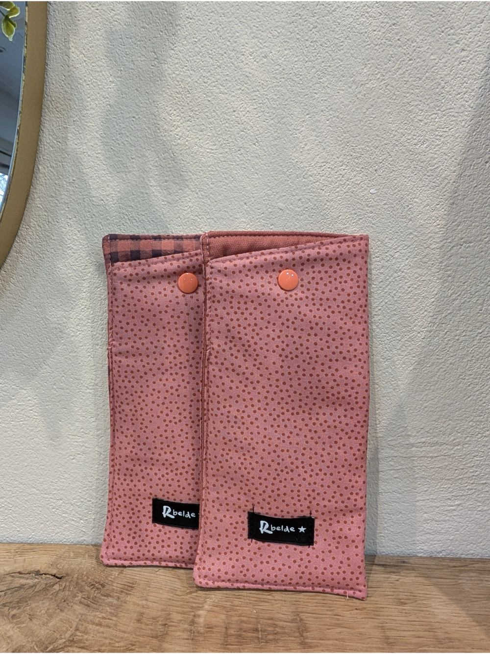 Betaurreko zorroa puntu arroxak