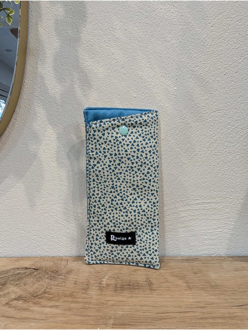 Betaurreko zorroa triangulu urdinak