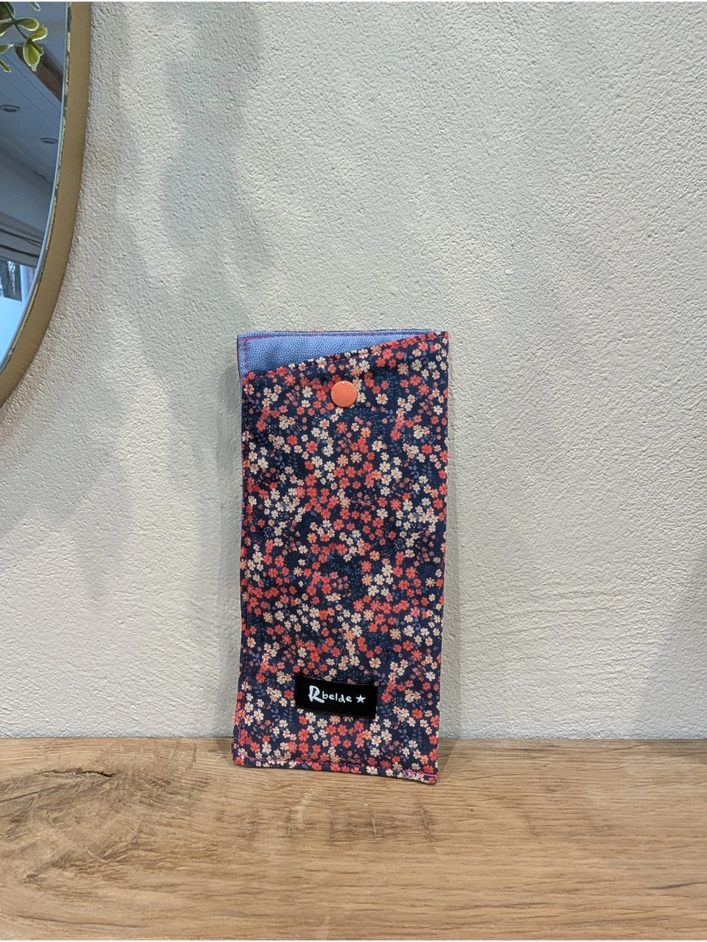 Betaurreko zorroa lore arroxak