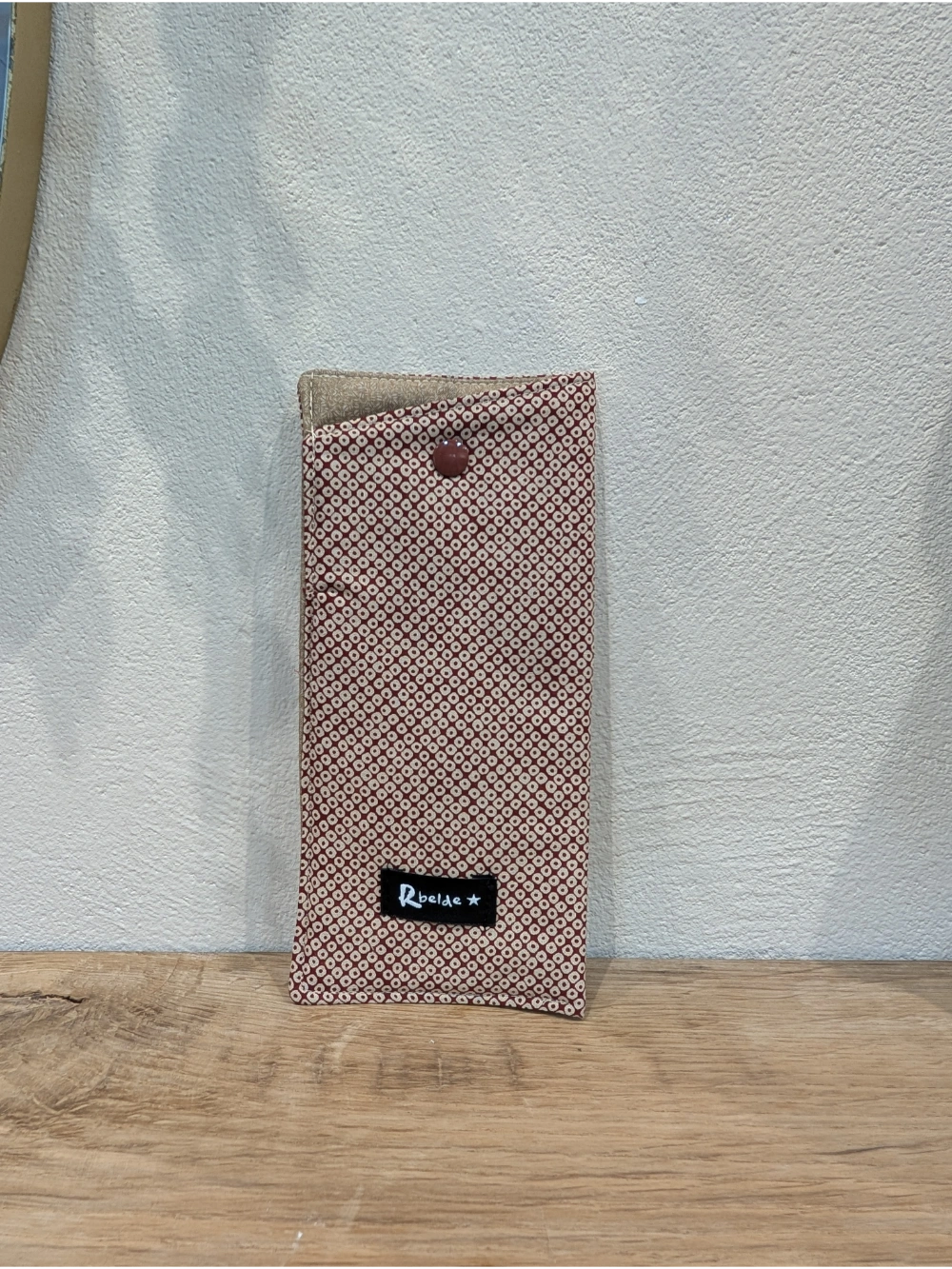 Betaurreko zorroa errombo gorriak