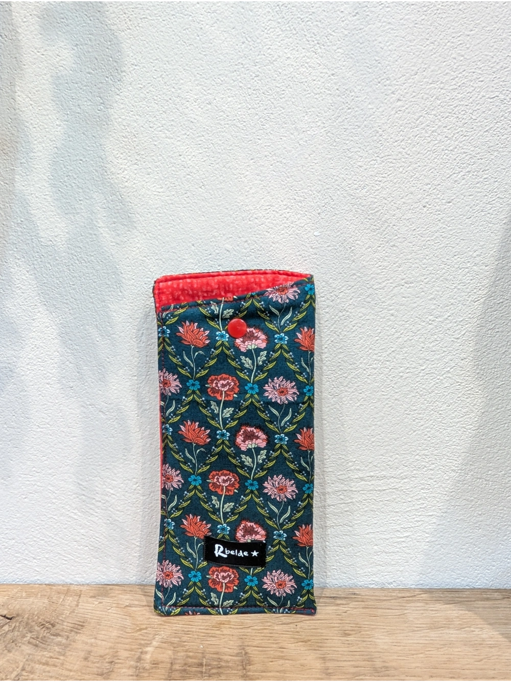 Betaurreko zorroa lore gorri berdea