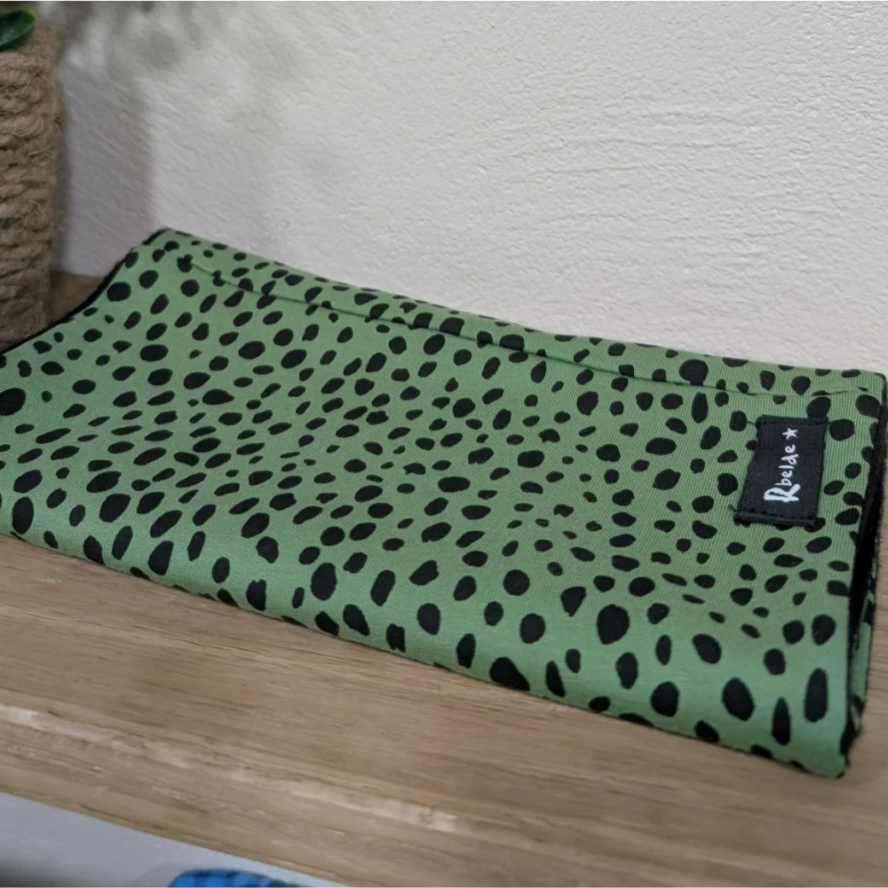 Helduen lepokoa berdea puntoduna