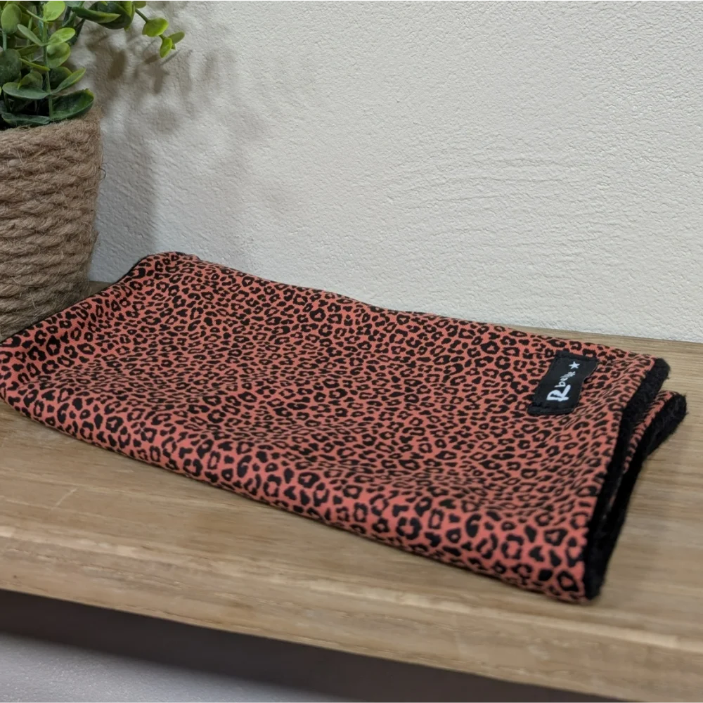 Helduen lepokoa leopardo koral