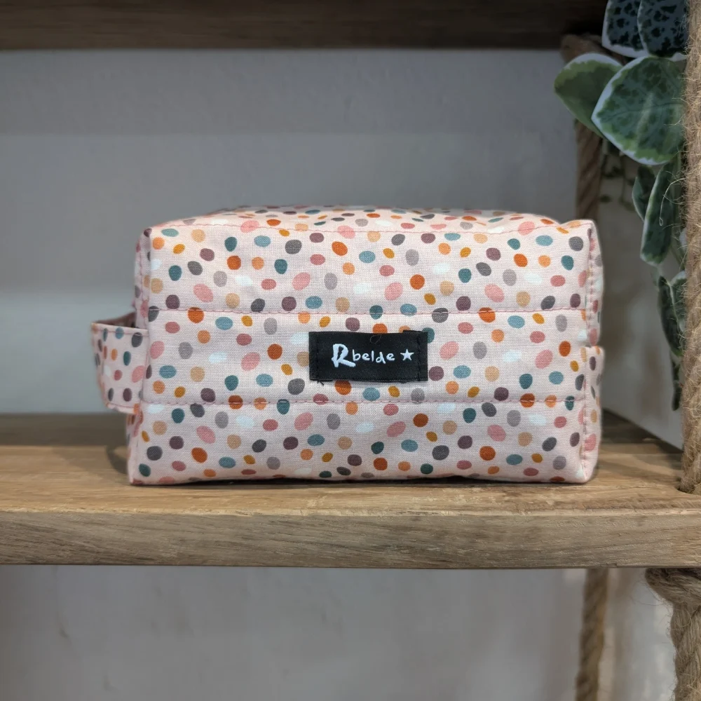 Nezeser Arrano arroxa koloretako puntuak