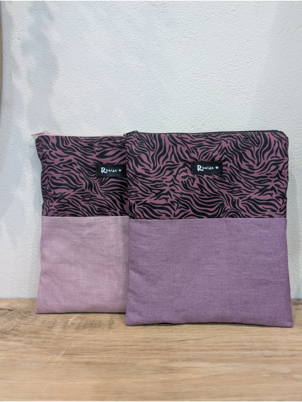 Liburu zorroa zebra berenjena