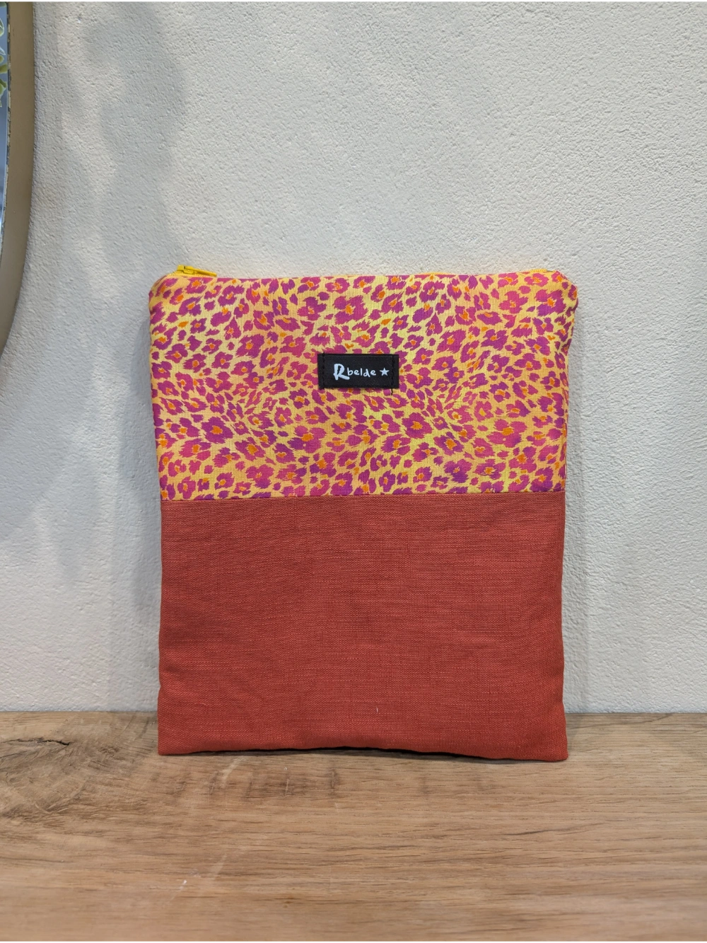 Liburu zorroa leopardo fuksia horia