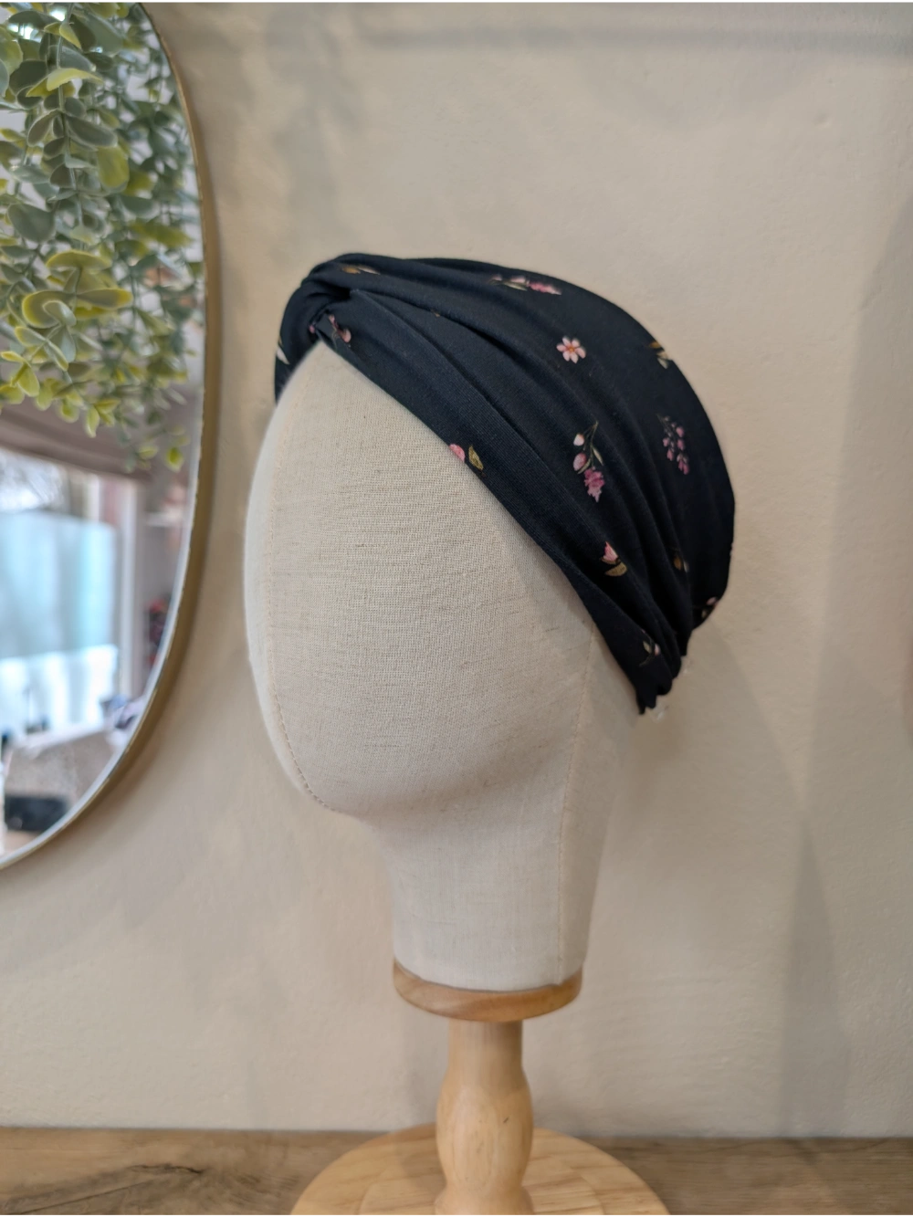 Turbante urdin iluna lore txikiak