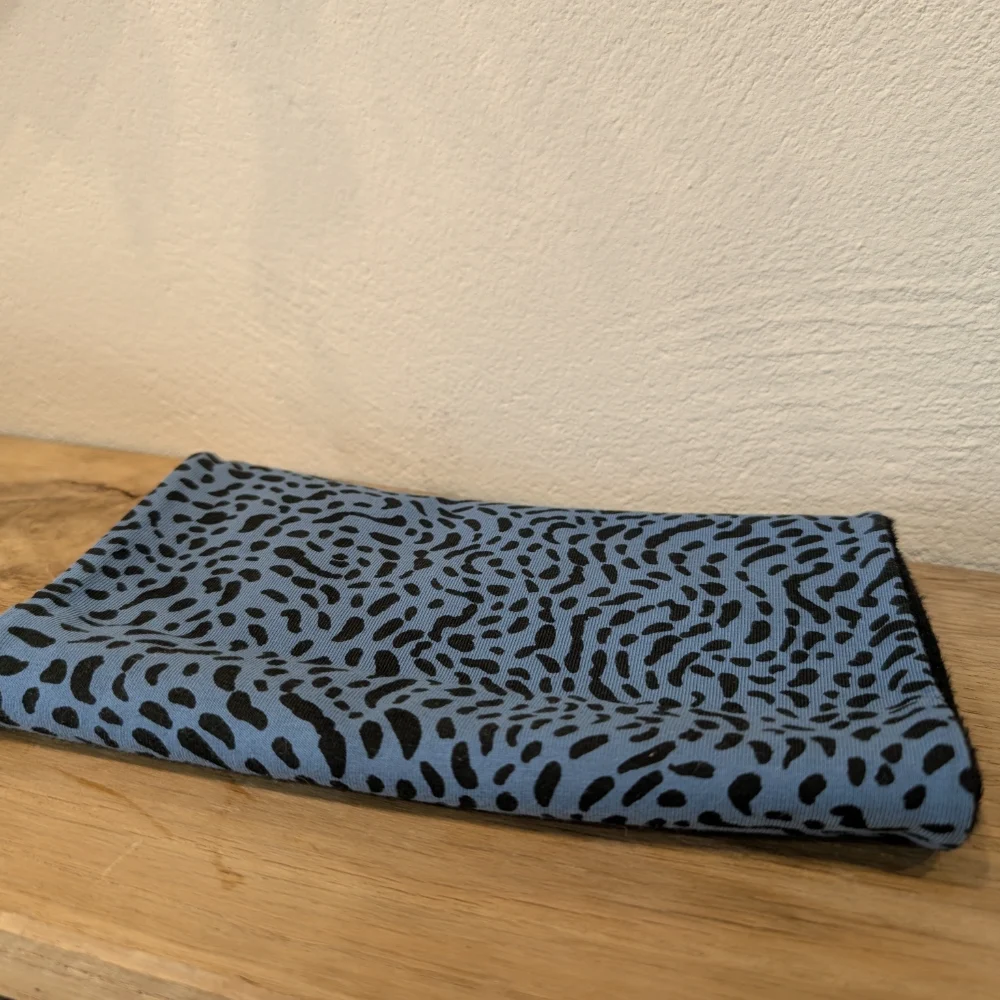 Haurren lepokoa puntoduna urdina