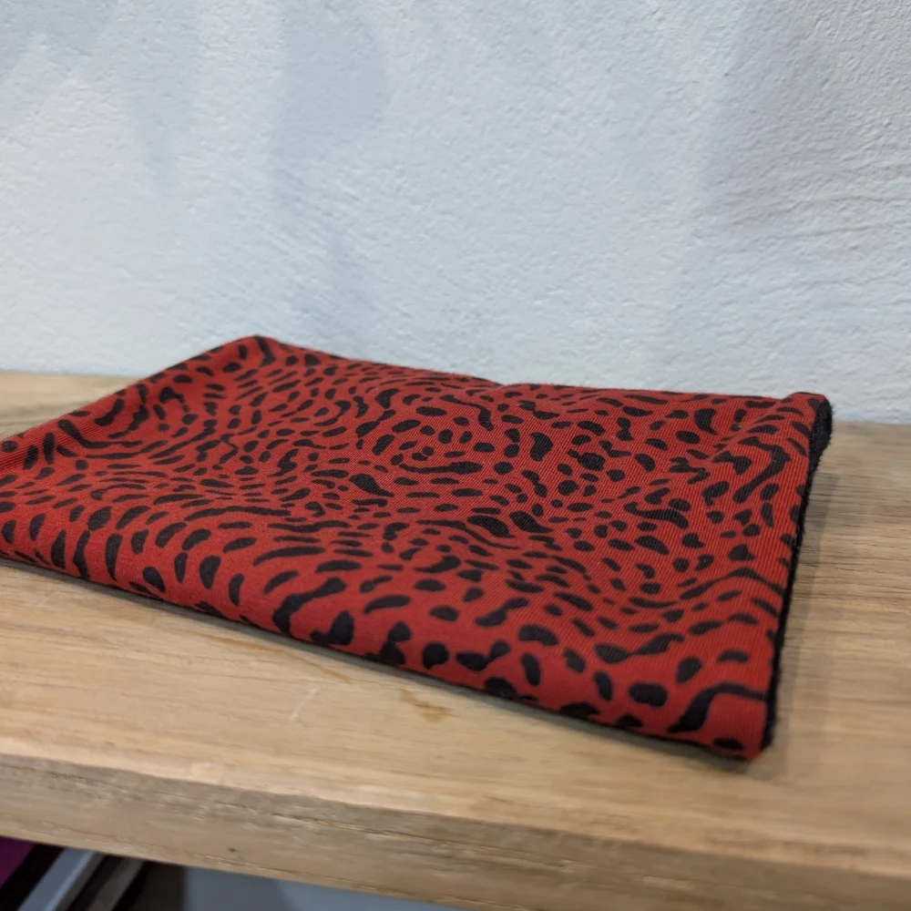 Haurren lepokoa puntoduna gorria