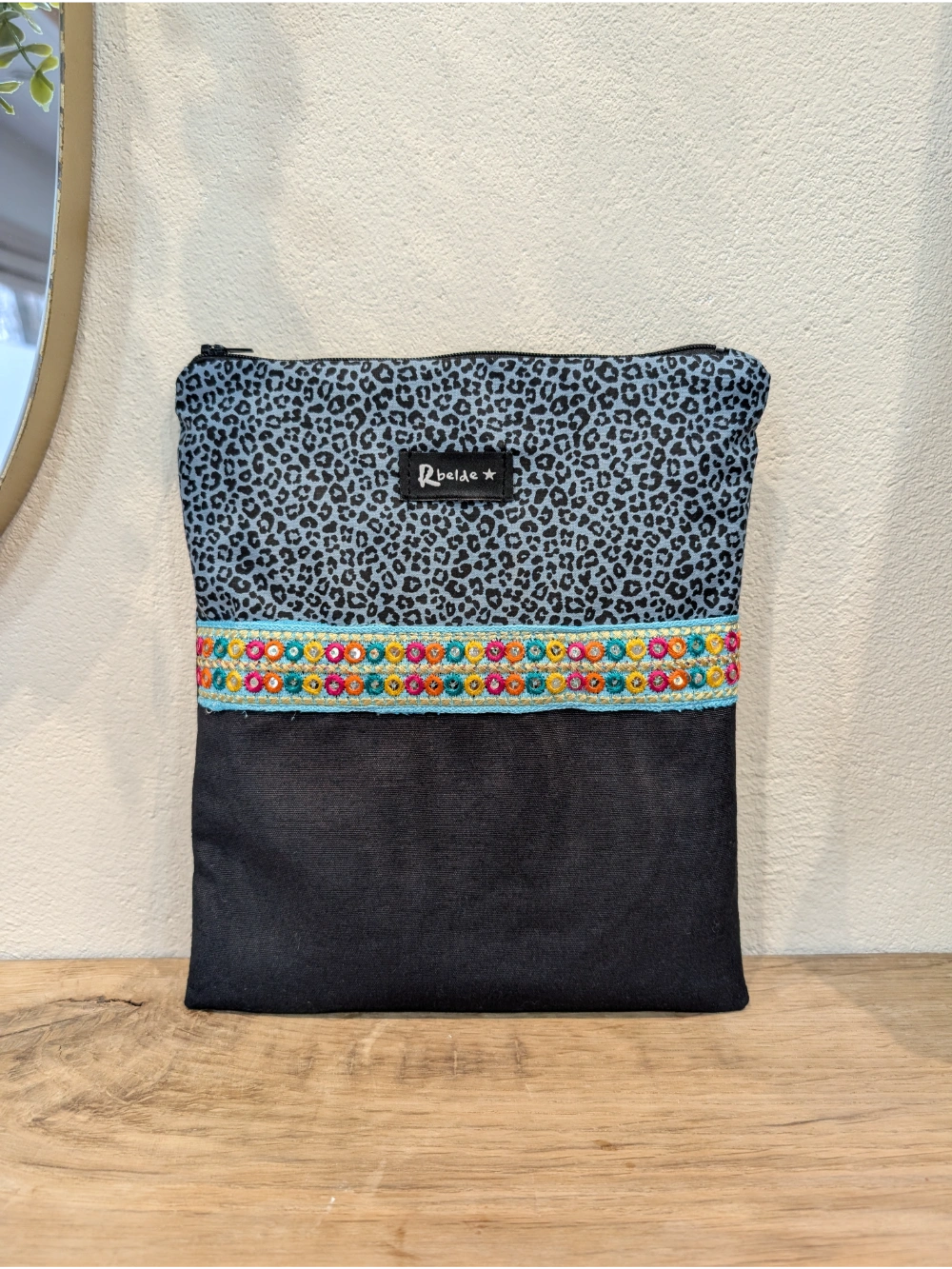 Liburu zorroa leopardo urdina