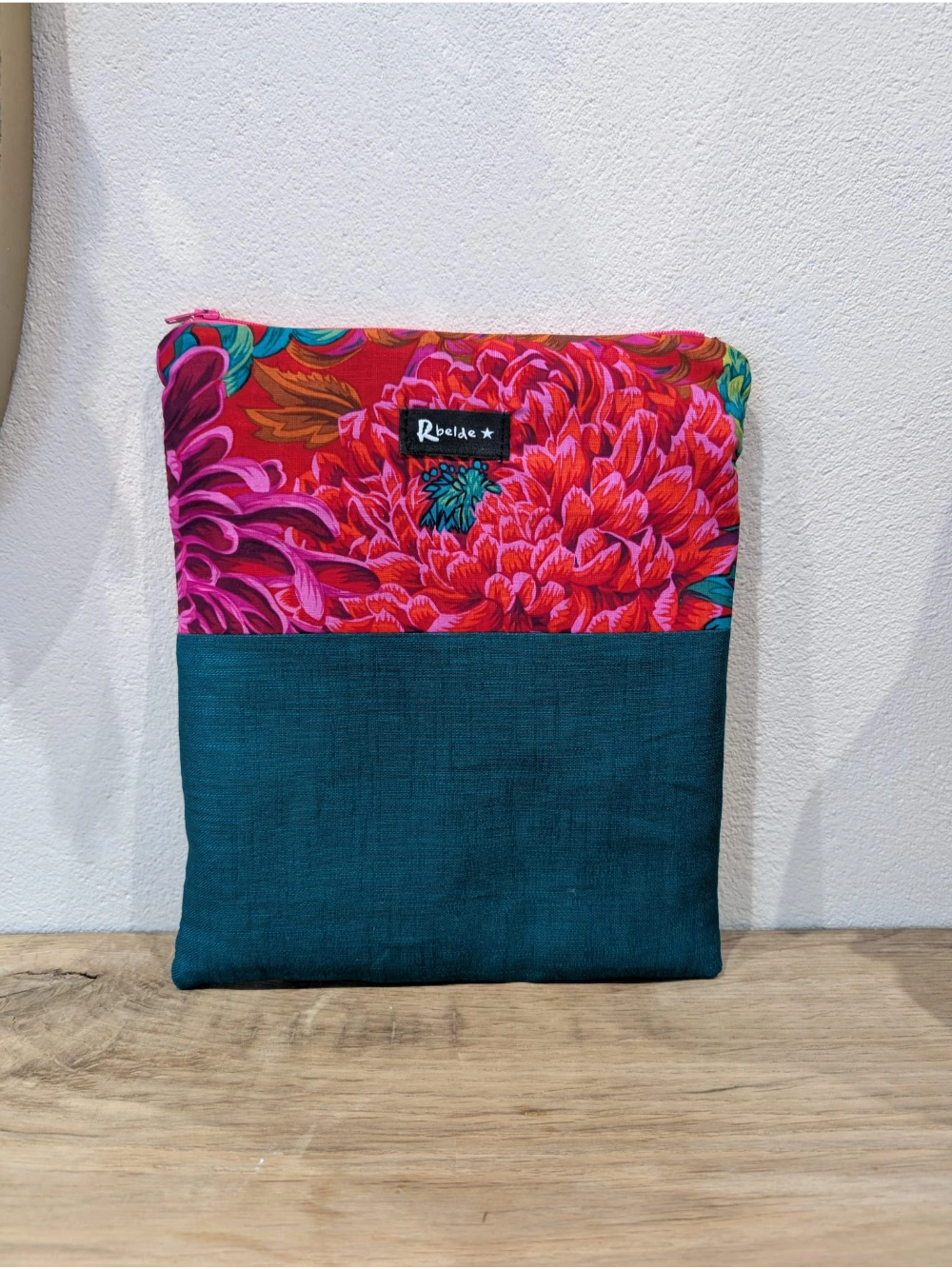 Liburu zorroa esmeralda lore koloretsuak