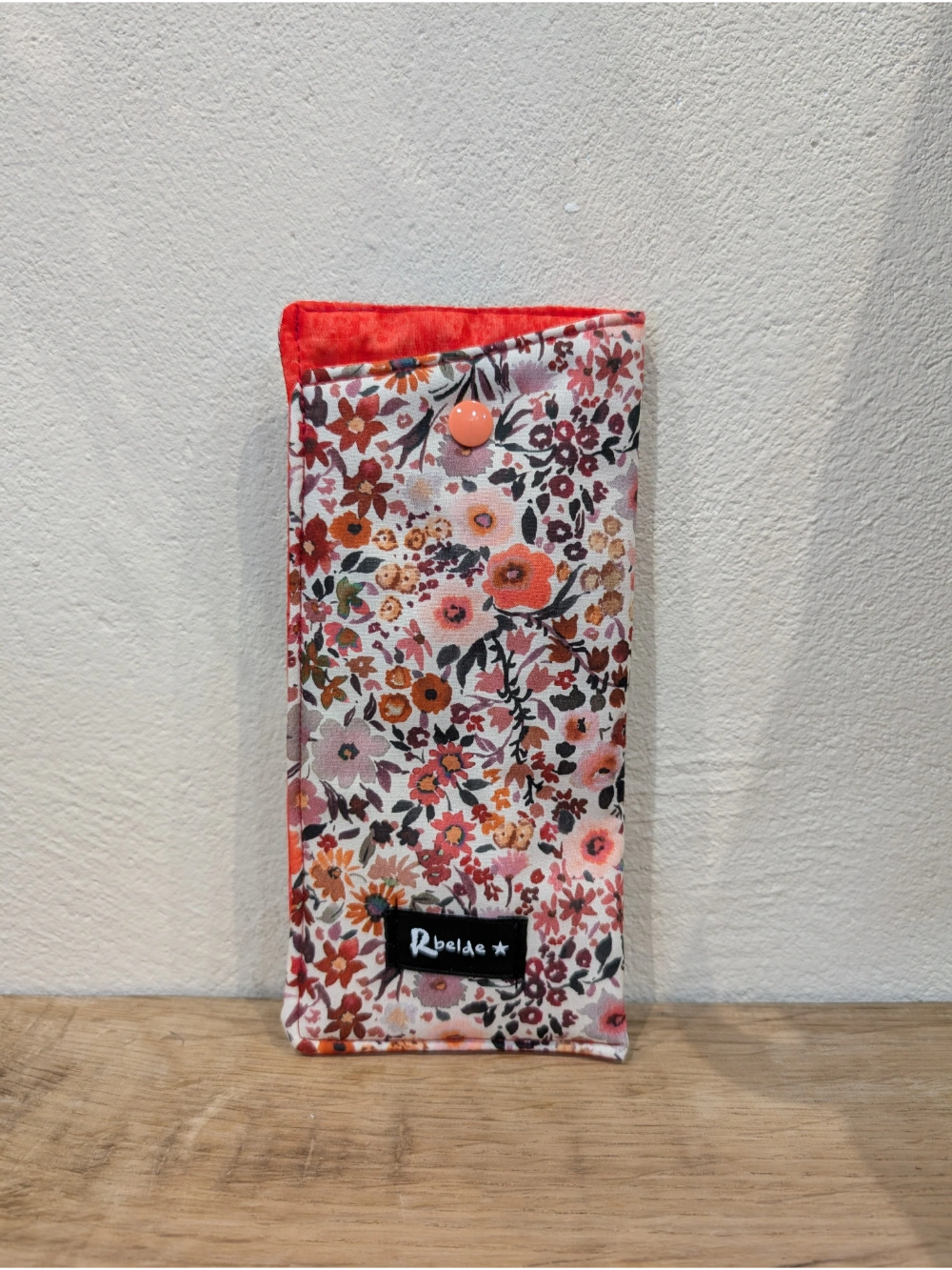 Betaurreko zorroa txuria loreduna