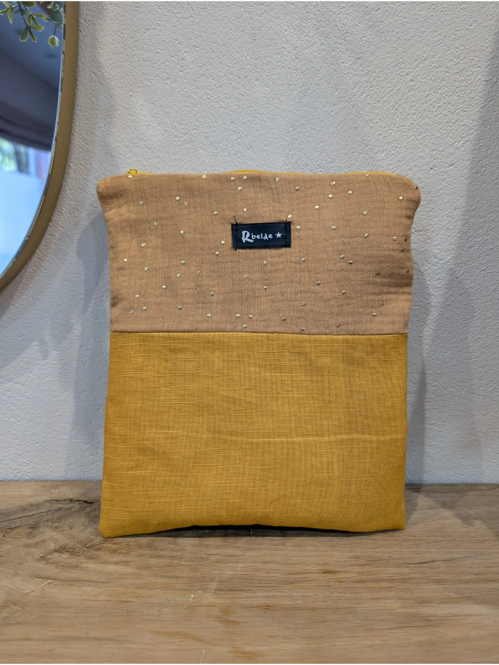 Liburu zorroa okre urrezko puntuak