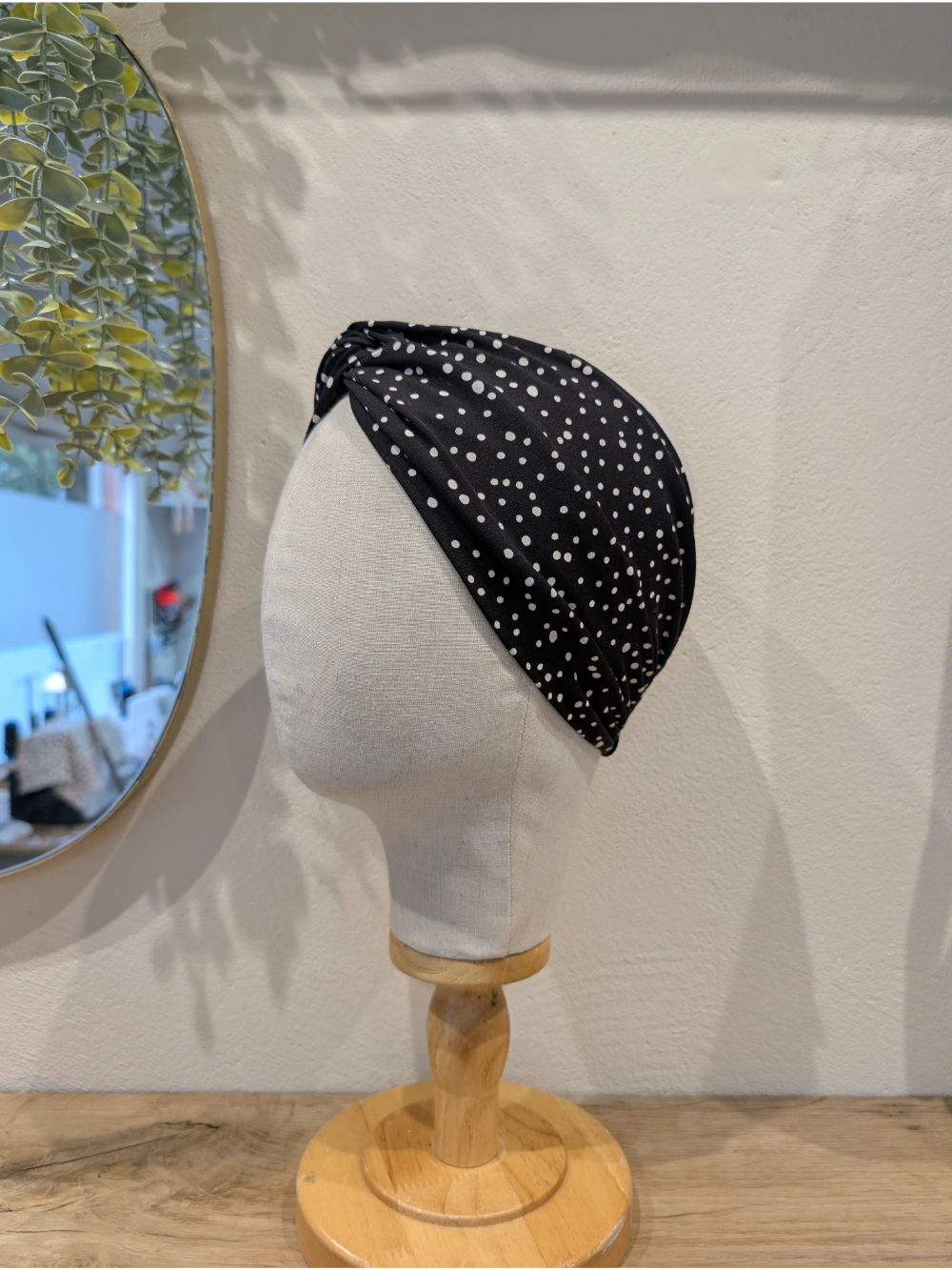 Turbante beltza puntoduna